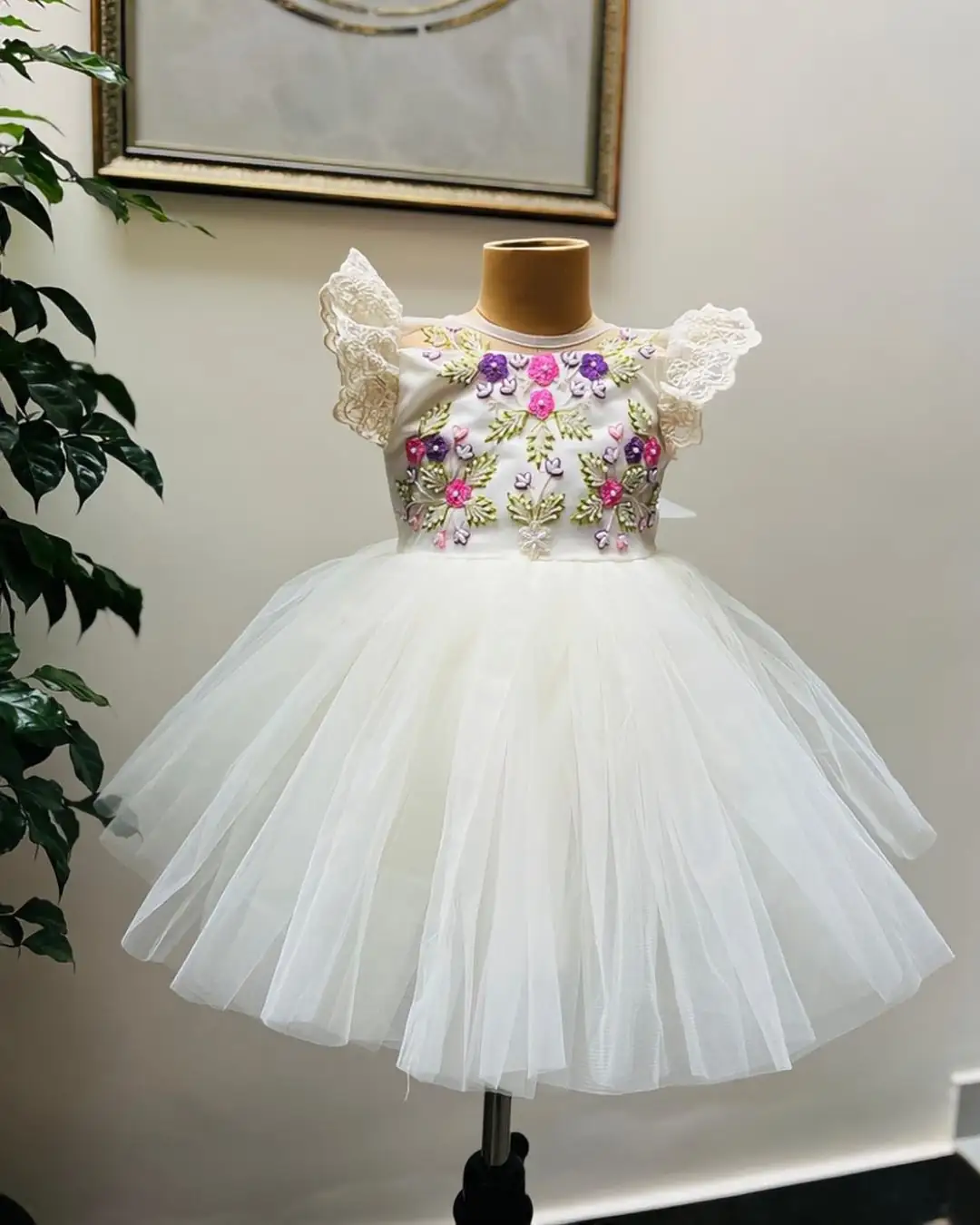 kids-clothing-kuwait-elegant-white-tulle-dress-with-floral-emroidery
